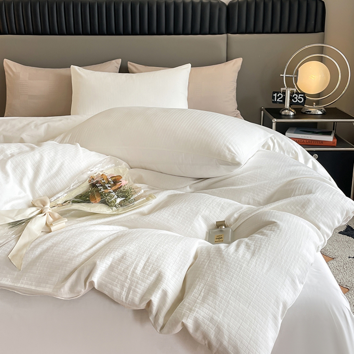 91家纺网 家纺一手货源 找家纺 琪格格纺织 2026新款轻奢长绒棉纯棉高级感提花方格单枕套枕套单件单品枕套 原棉小提花-本白-场景二