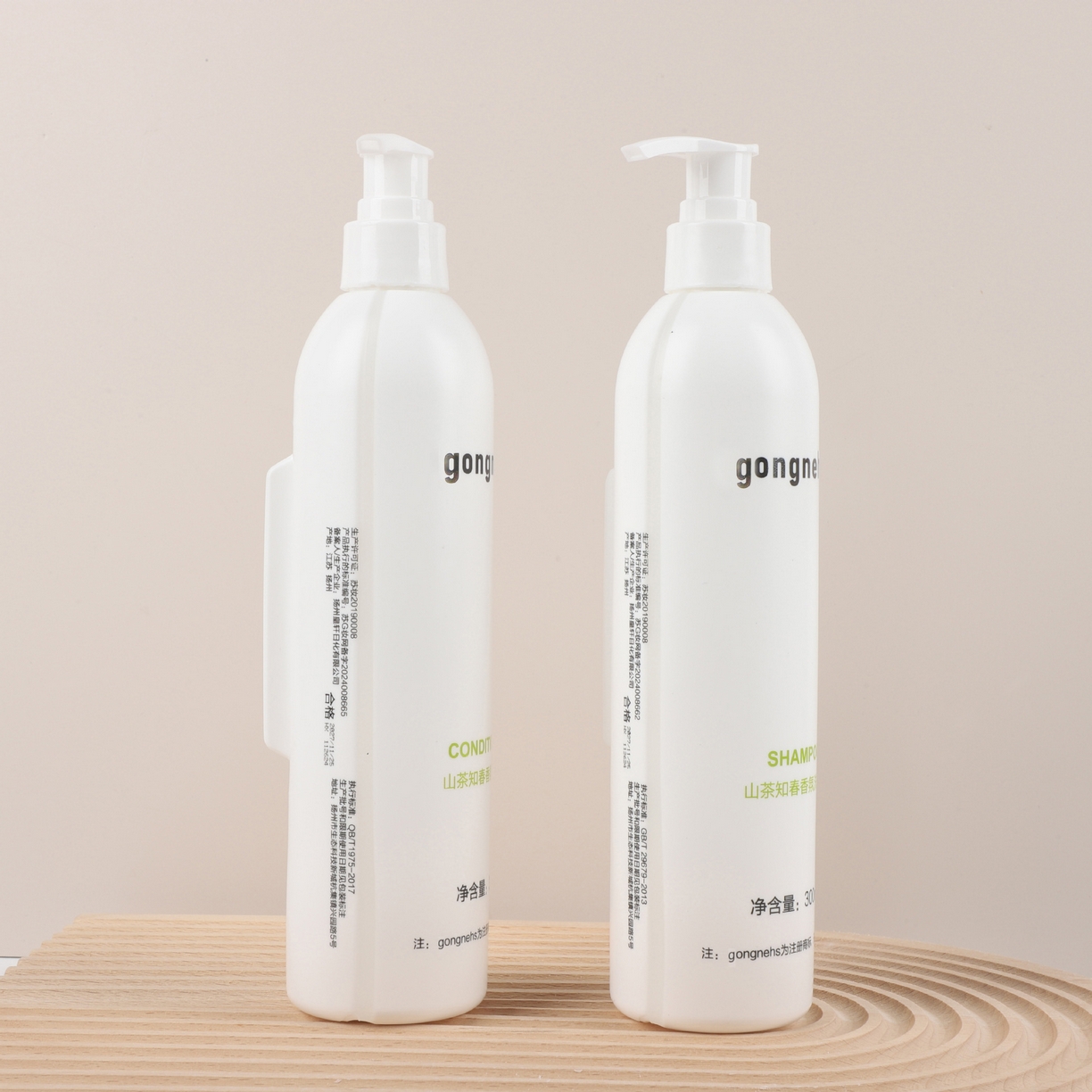 91家纺网 家纺一手货源 找家纺 安力森/诚臻酒店用品 2026新款山茶知春酒店洗沐护五件套 300ml大瓶装洗发水沐浴露护发素润肤露 法国Gongnehs山茶知春精油洗沐护用品 润肤露300ml/瓶