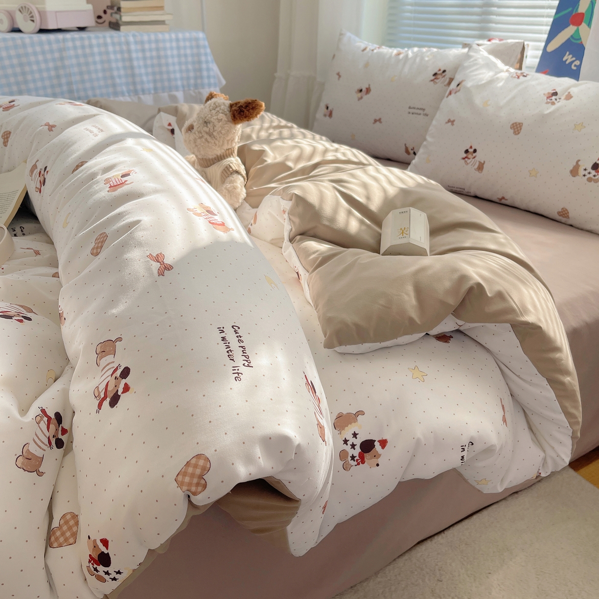 91家纺网 家纺一手货源 找家纺 耀悦家纺 2026新款古法仿棉云朵棉吊边床单童趣四件套-第一弹 星月波点腊肠狗