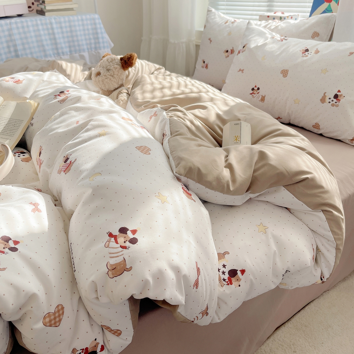 91家纺网 家纺一手货源 找家纺 耀悦家纺 2026新款古法仿棉云朵棉吊边床单童趣四件套-第一弹 星月波点腊肠狗