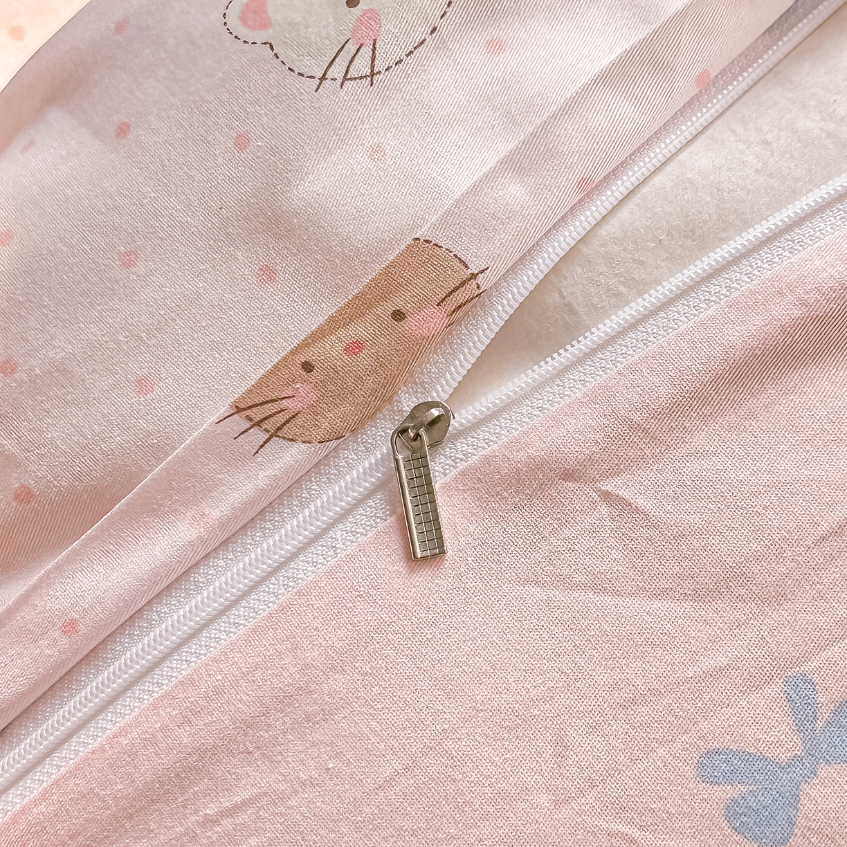 91家纺网 家纺一手货源 找家纺 颜选 2026新款全棉印花单被套 猫猫乐园