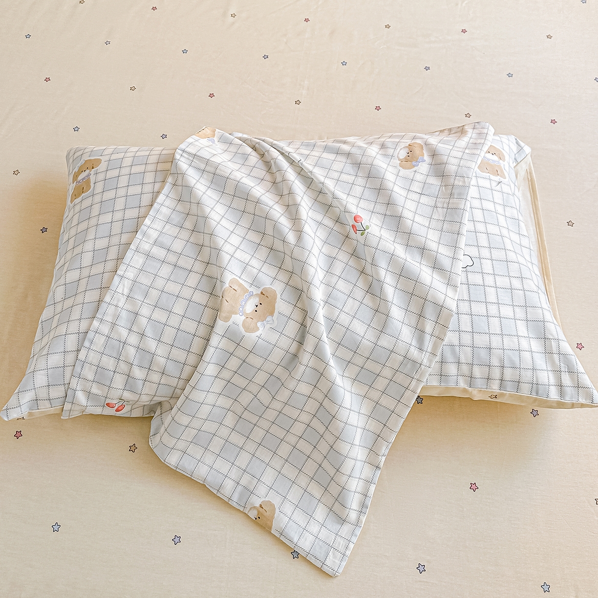 91家纺网 家纺一手货源 找家纺 颜选 2026新款全棉印花单被套 休闲格小狗