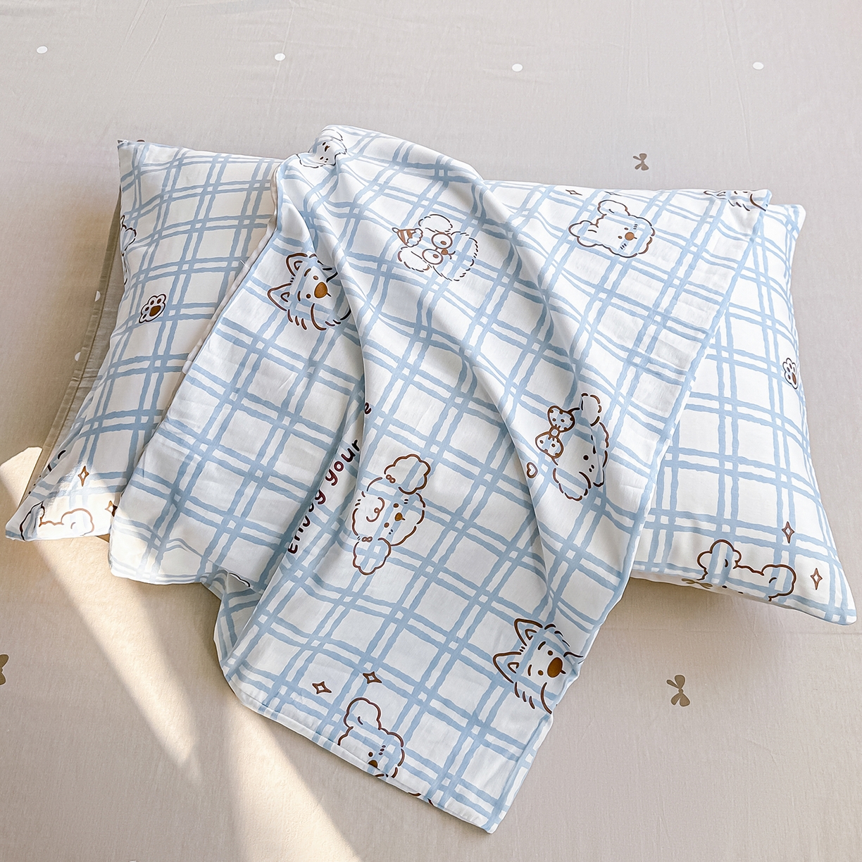 91家纺网 家纺一手货源 找家纺 颜选 2026新款全棉印花单被套 忧郁棕熊