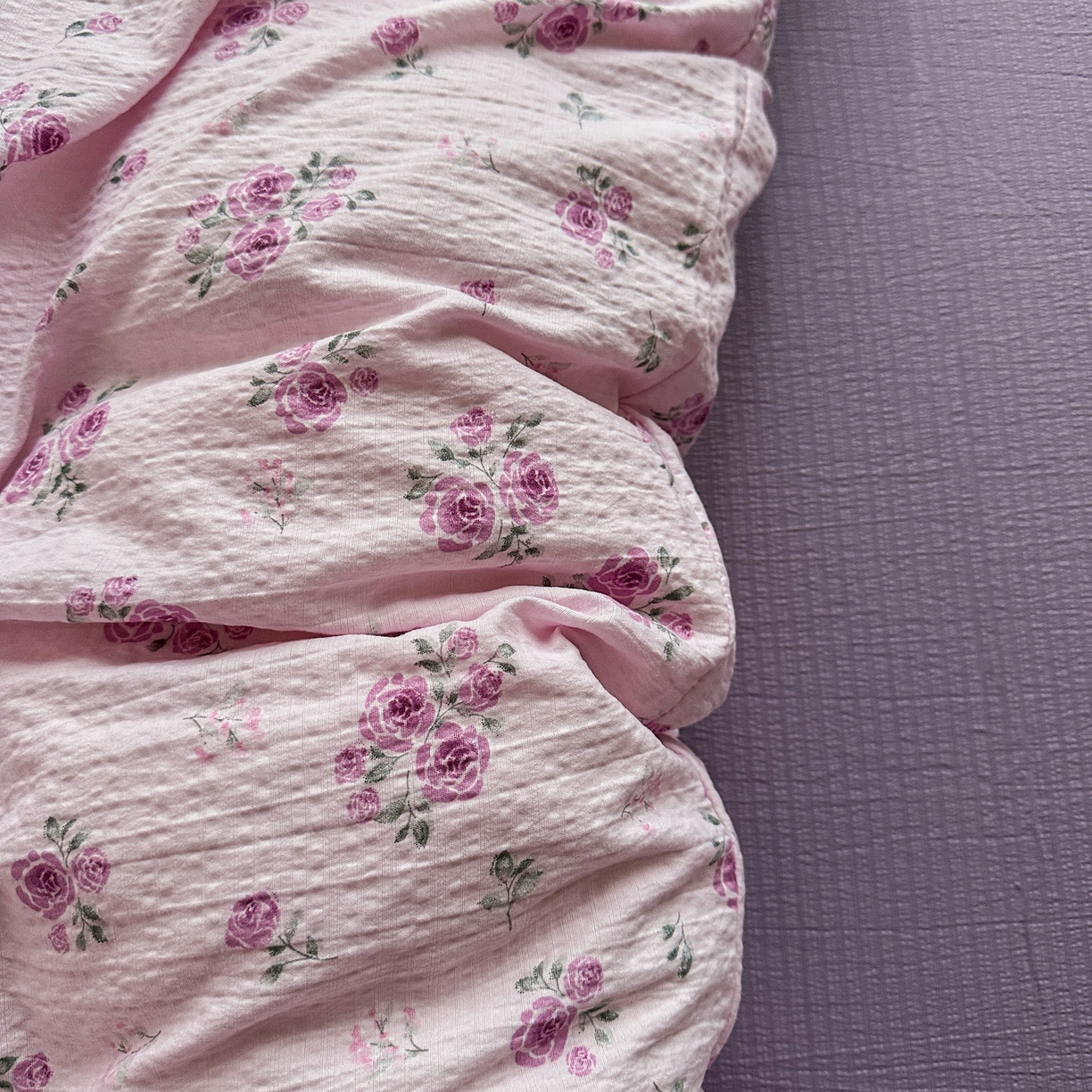 91家纺网 家纺一手货源 找家纺 卡斯诺家纺馆 2026新款皱皱棉双层纱四件套（下载文件包含买家秀） 午后甜梦