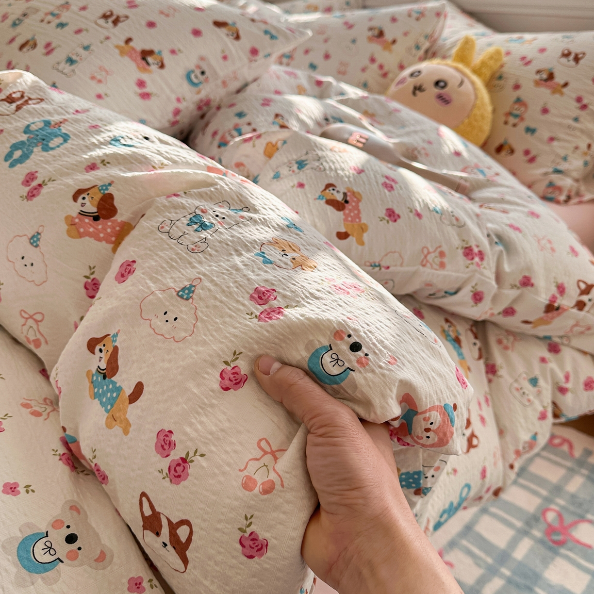 91家纺网 家纺一手货源 找家纺 卡斯诺家纺馆 2026新款皱皱棉双层纱四件套（下载文件包含买家秀） 萌趣花梦