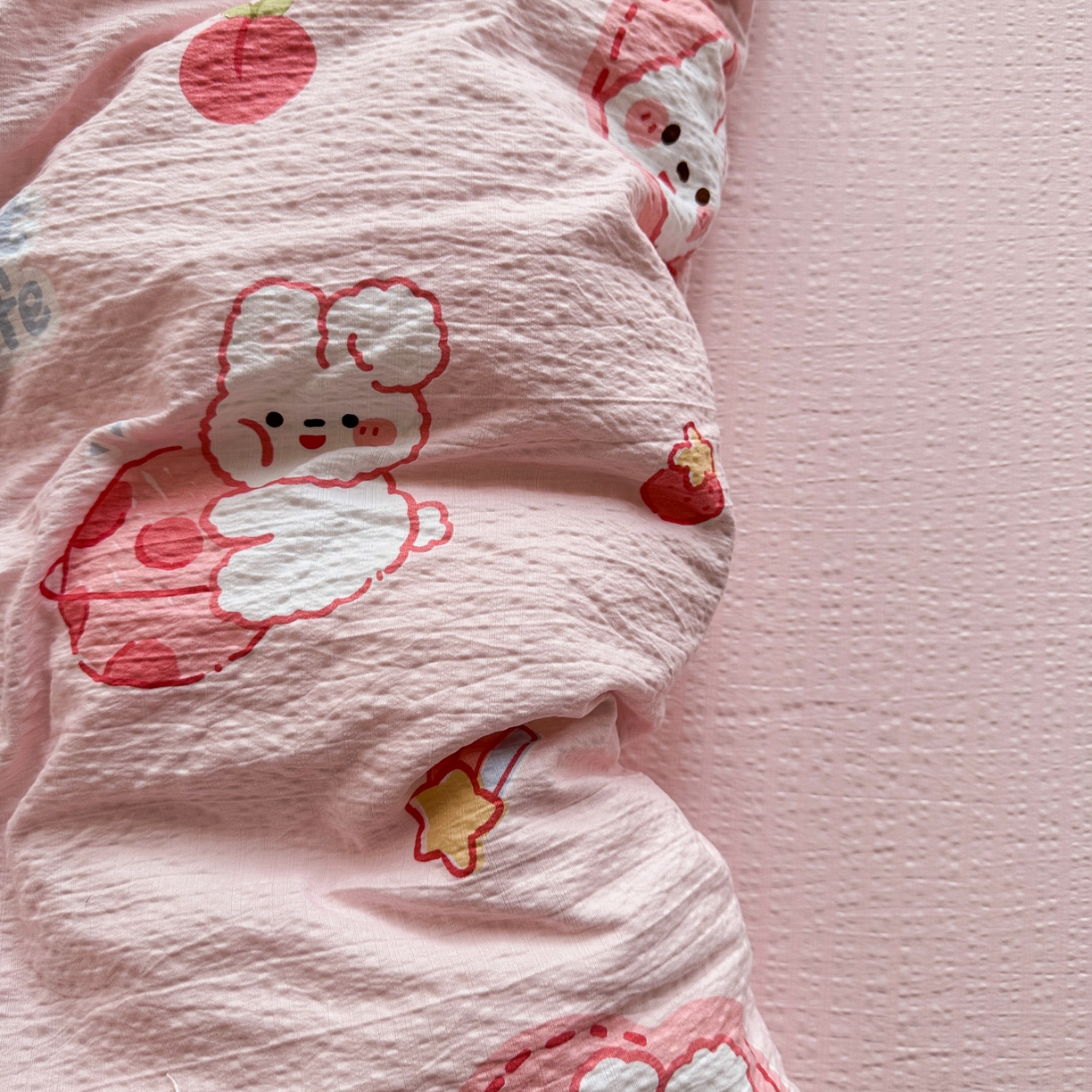 91家纺网 家纺一手货源 找家纺 卡斯诺家纺馆 2026新款皱皱棉双层纱四件套（下载文件包含买家秀） 蜜桃粉兔