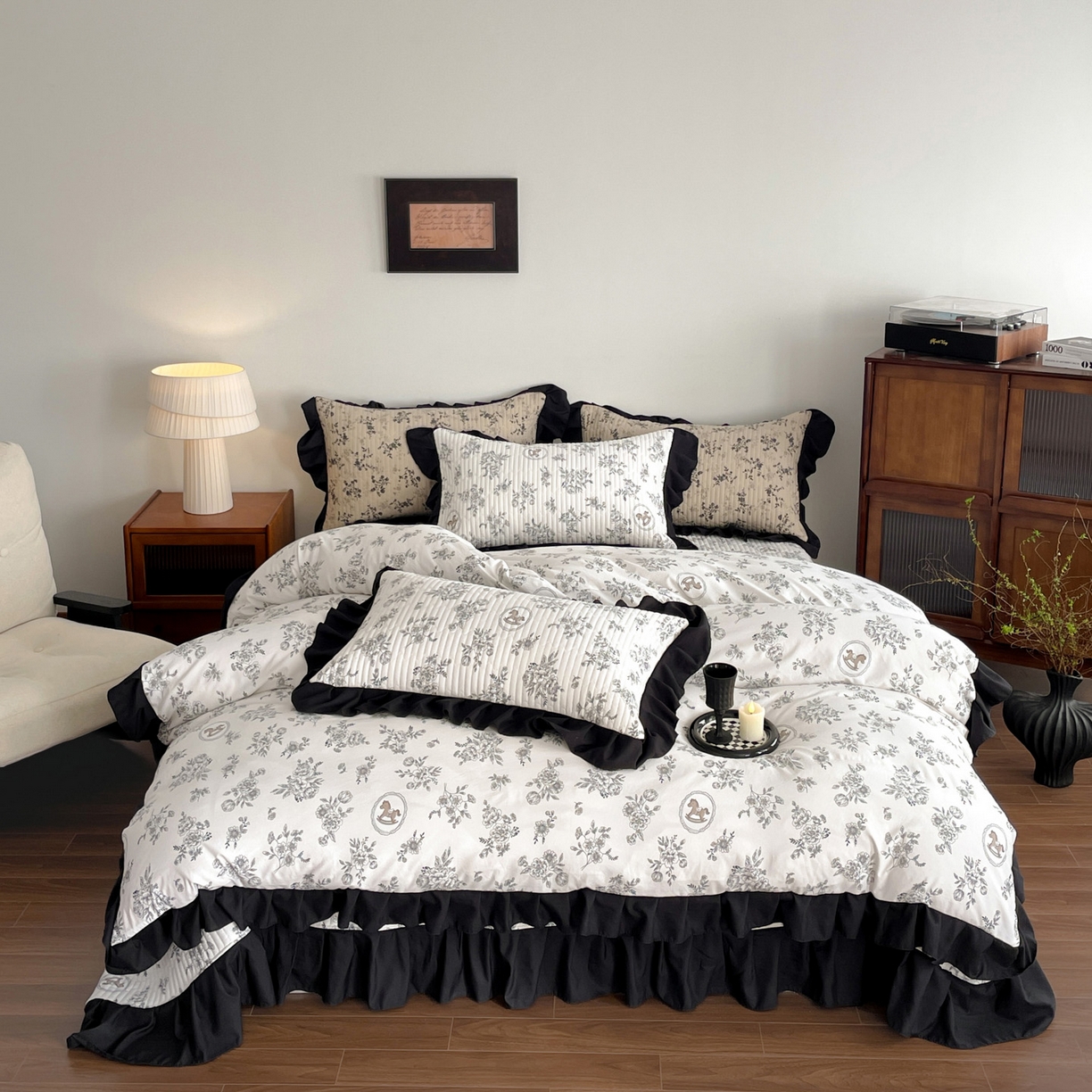 91家纺网 家纺一手货源 找家纺 慕澄家纺 2026新款高克重仿棉碎花床盖四件套 花间小马