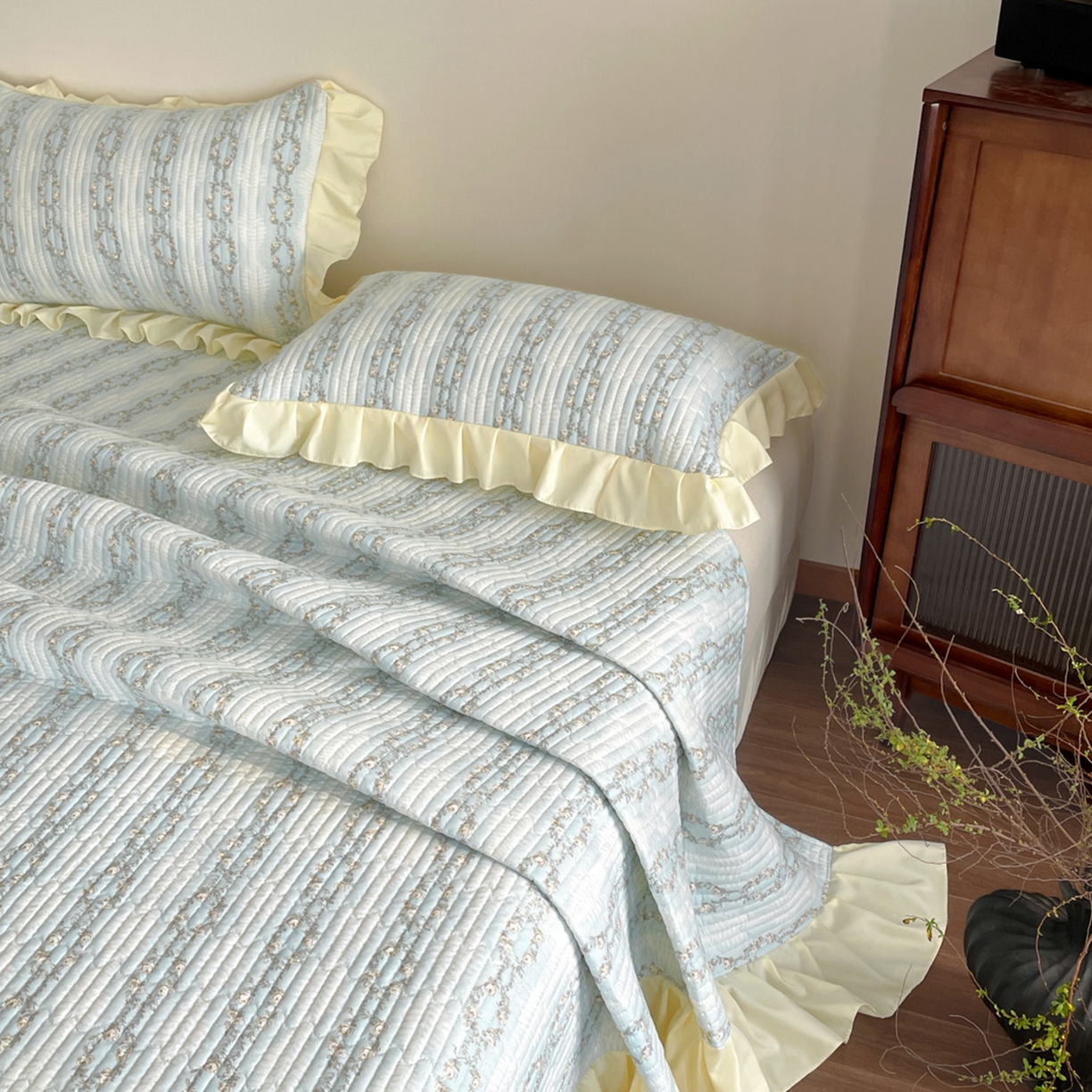 91家纺网 家纺一手货源 找家纺 慕澄家纺 2026新款高克重仿棉碎花床盖四件套 蓝梦