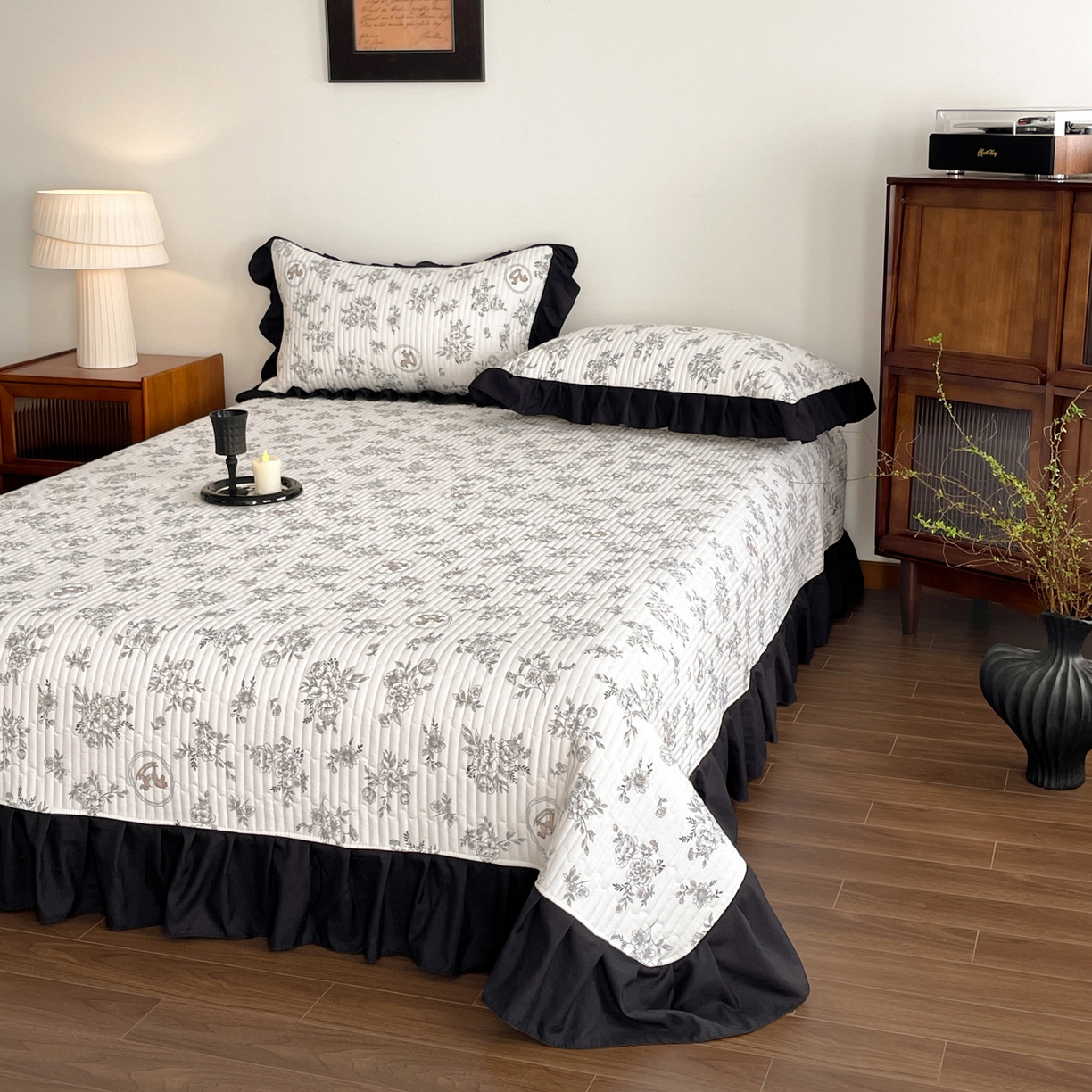 91家纺网 家纺一手货源 找家纺 慕澄家纺 2026新款高克重仿棉碎花床盖四件套 花间小马