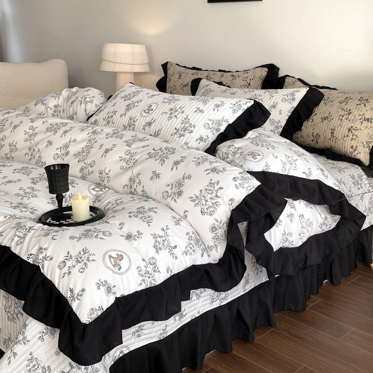 91家纺网 家纺一手货源 找家纺 慕澄家纺 2026新款高克重仿棉碎花床盖四件套 花间小马