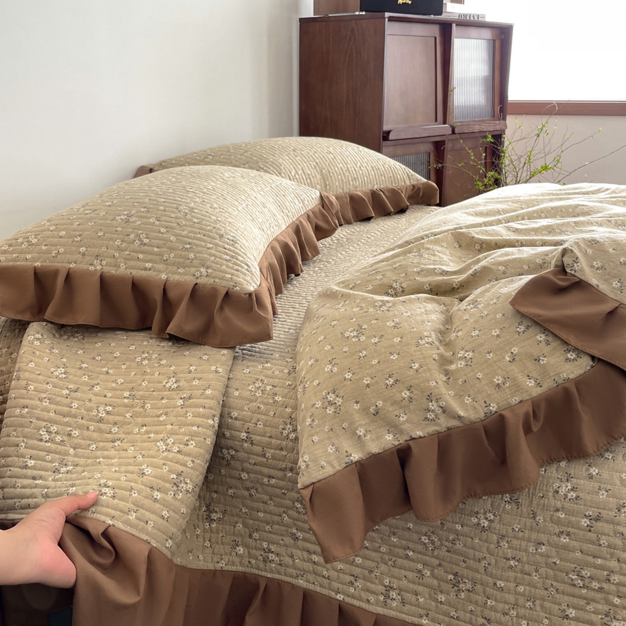 91家纺网 家纺一手货源 找家纺 慕澄家纺 2026新款高克重仿棉碎花床盖四件套 小白花