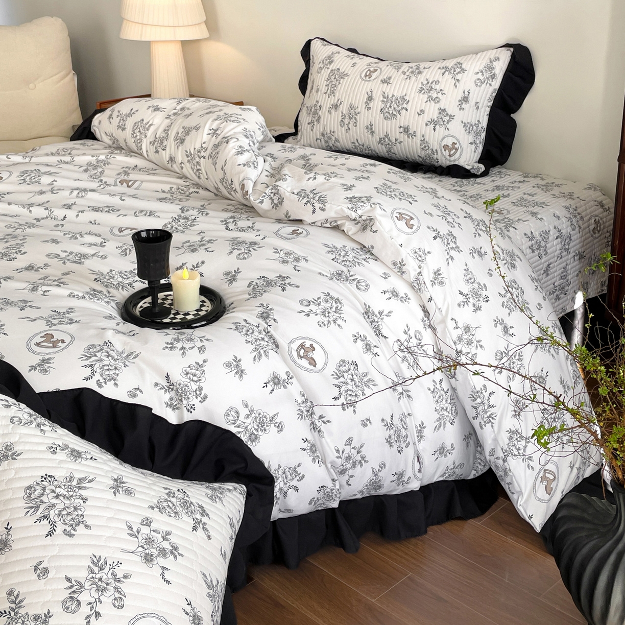 91家纺网 家纺一手货源 找家纺 慕澄家纺 2026新款高克重仿棉碎花床盖四件套 花间小马