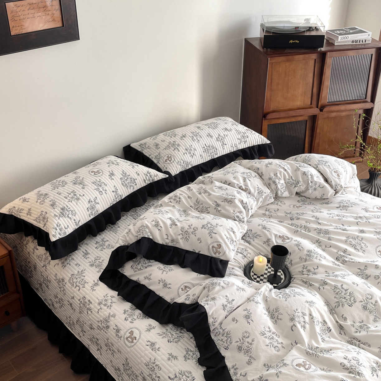 91家纺网 家纺一手货源 找家纺 慕澄家纺 2026新款高克重仿棉碎花床盖四件套 花间小马