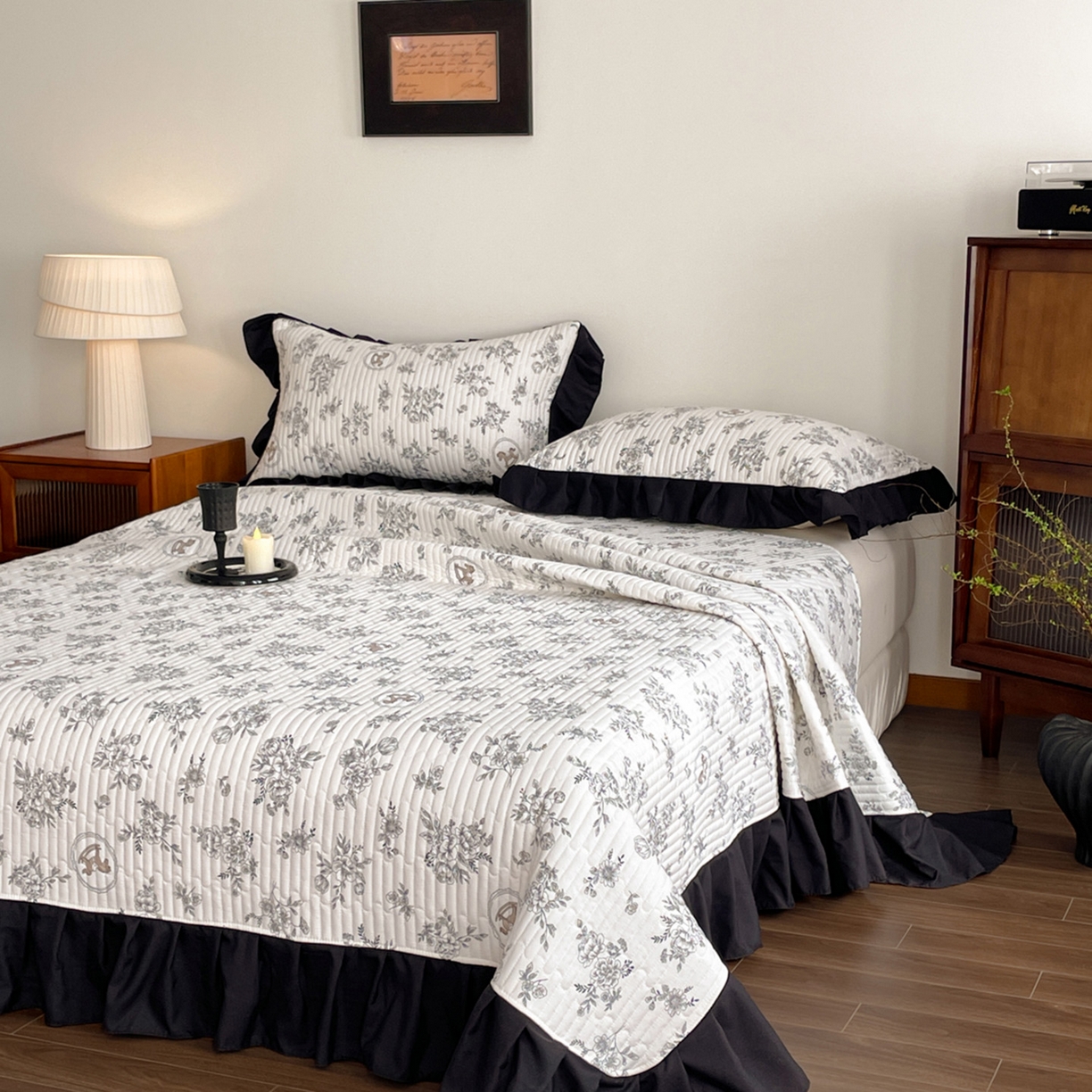 91家纺网 家纺一手货源 找家纺 慕澄家纺 2026新款高克重仿棉碎花床盖四件套 花间小马