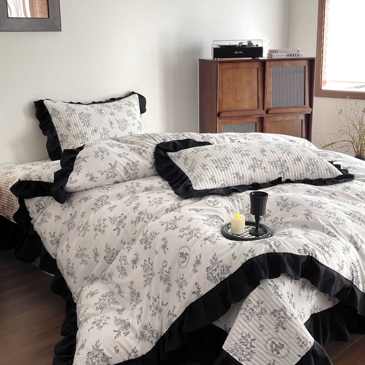 91家纺网 家纺一手货源 找家纺 慕澄家纺 2026新款高克重仿棉碎花床盖四件套 花间小马