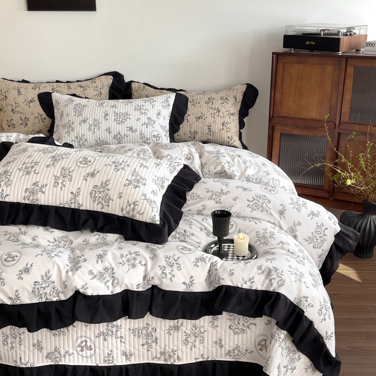 91家纺网 家纺一手货源 找家纺 慕澄家纺 2026新款高克重仿棉碎花床盖四件套 花间小马