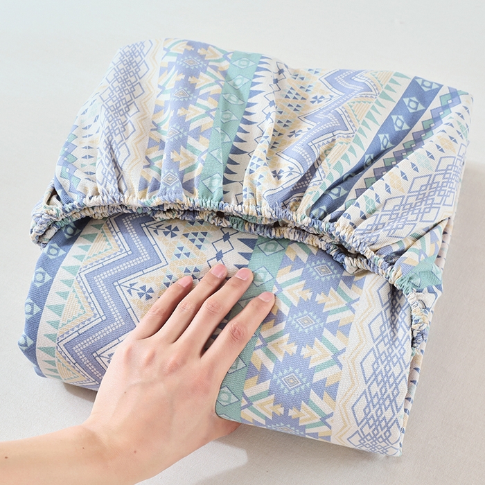 91家纺网 家纺一手货源 找家纺 爱彼家纺 2026新升级细沙卡通印花老粗布床笠直播热门款春夏热款系列一 老粗布床笠-向往米兰条