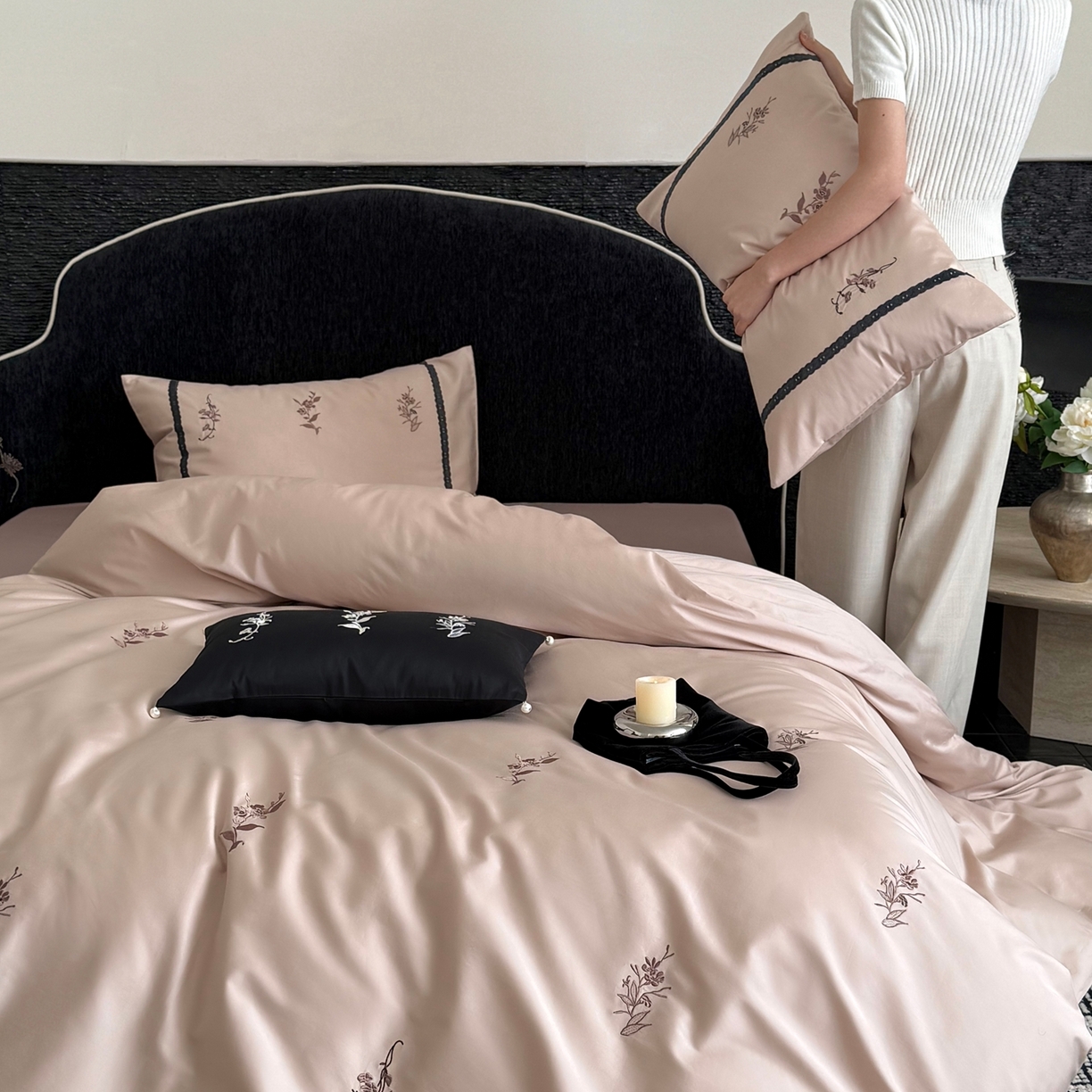 91家纺网 家纺一手货源 找家纺 鹿班家居 2026春夏新款100S长绒棉纯棉精密刺绣系列四件套-雾岛（标准会员-20元） 雾岛-奶茶色