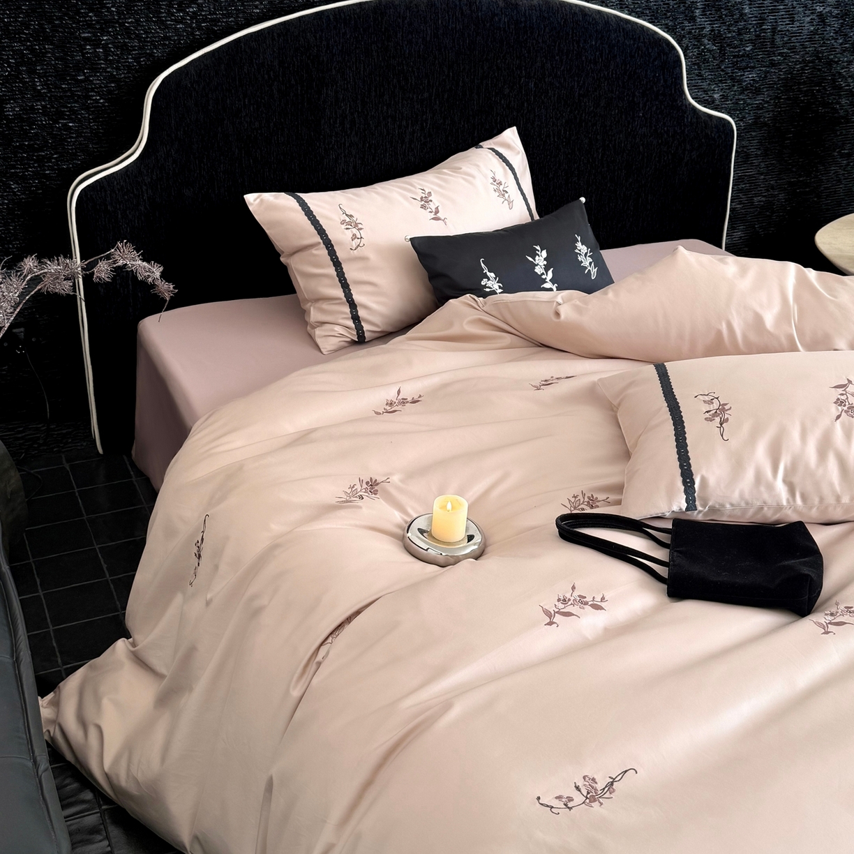 91家纺网 家纺一手货源 找家纺 鹿班家居 2026春夏新款100S长绒棉纯棉精密刺绣系列四件套-雾岛（标准会员-20元） 雾岛-奶茶色