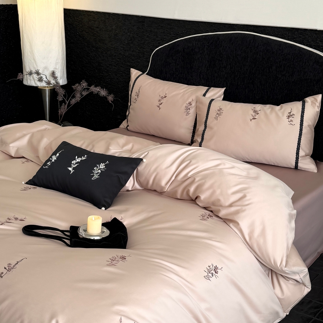 91家纺网 家纺一手货源 找家纺 鹿班家居 2026春夏新款100S长绒棉纯棉精密刺绣系列四件套-雾岛（标准会员-20元） 雾岛-奶茶色