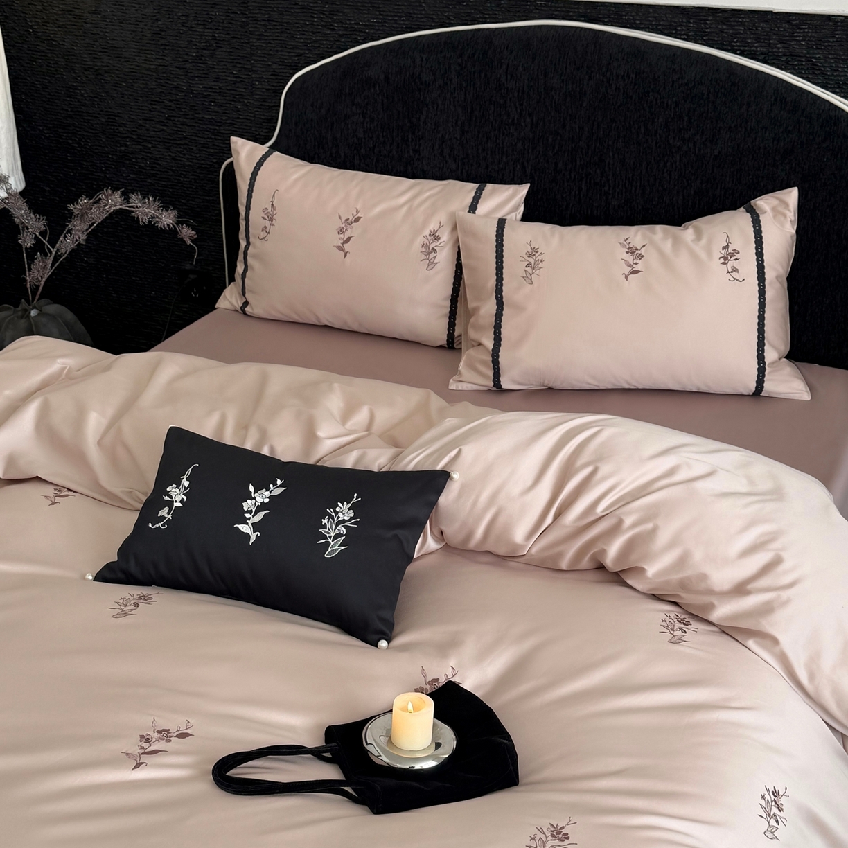 91家纺网 家纺一手货源 找家纺 鹿班家居 2026春夏新款100S长绒棉纯棉精密刺绣系列四件套-雾岛（标准会员-20元） 雾岛-奶茶色