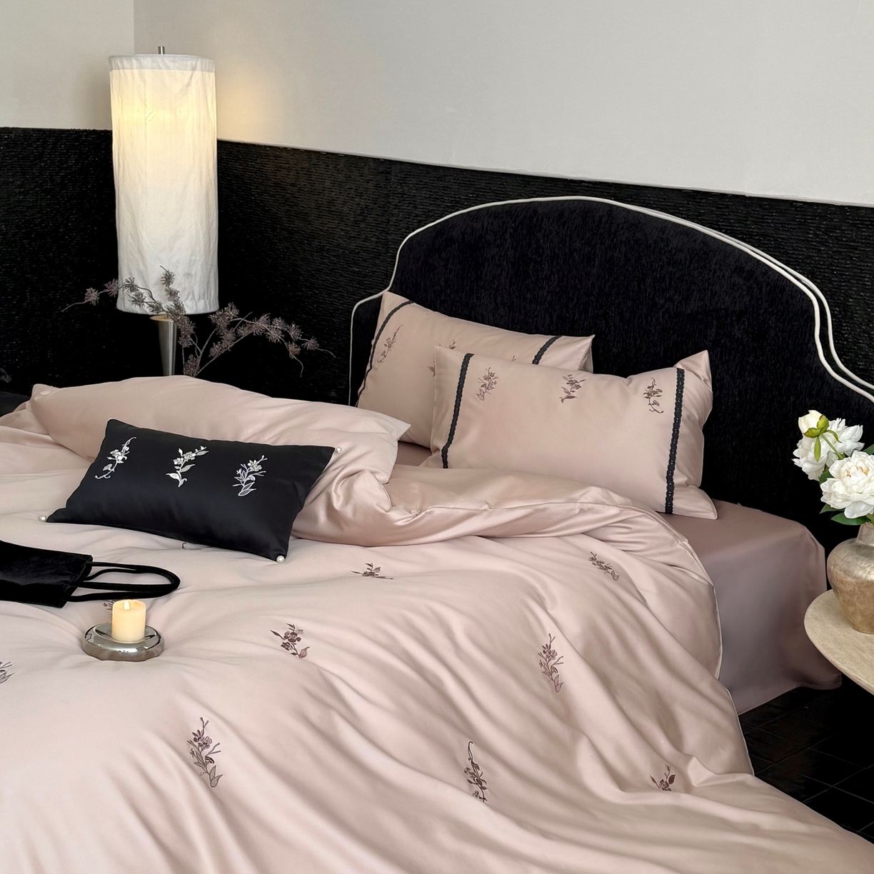 91家纺网 家纺一手货源 找家纺 鹿班家居 2026春夏新款100S长绒棉纯棉精密刺绣系列四件套-雾岛（标准会员-20元） 雾岛-奶茶色