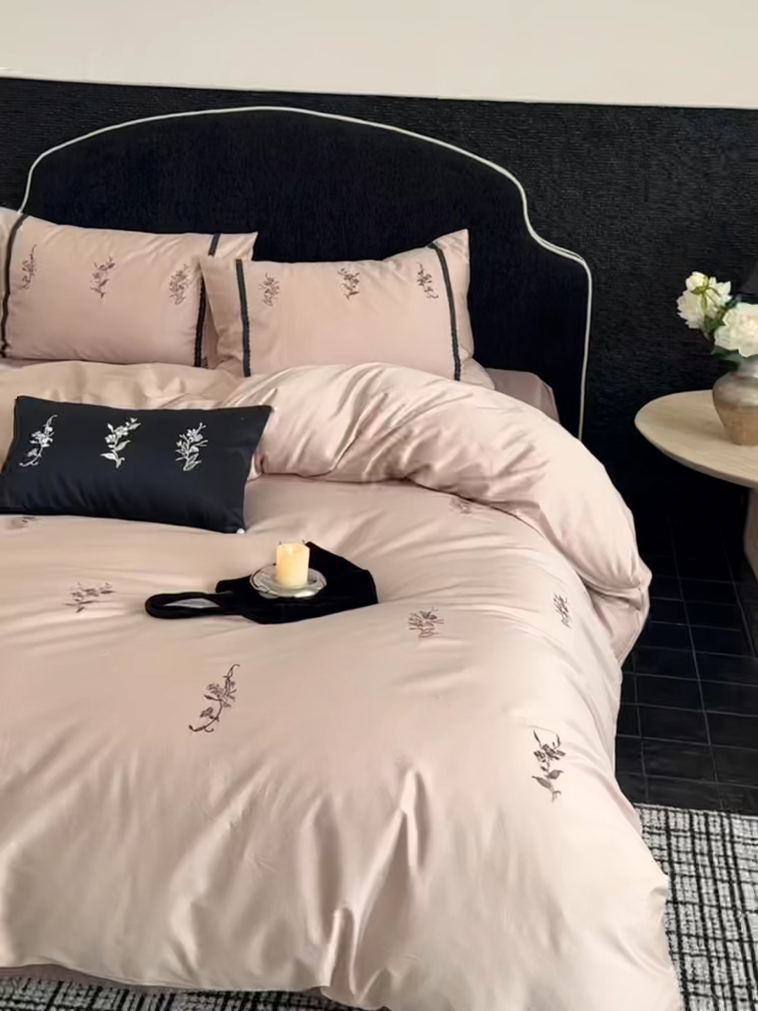 91家纺网 家纺一手货源 找家纺 鹿班家居 2026春夏新款100S长绒棉纯棉精密刺绣系列四件套-雾岛（标准会员-20元） 雾岛-奶茶色