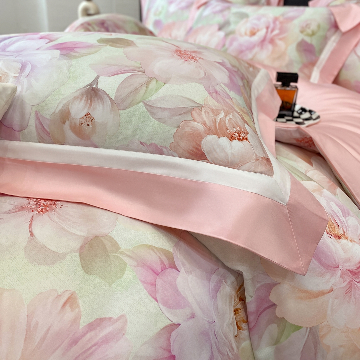 91家纺网 家纺一手货源 找家纺 （总）家居1号家纺 2026新款50双股长绒棉纯棉数码数码印花四件套-芬芳/浪蝶（券后价格不得低于：标准328元，加348元！会员优惠10元）