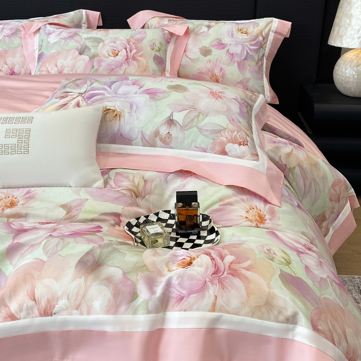 91家纺网 家纺一手货源 找家纺 （总）家居1号家纺 2026新款50双股长绒棉纯棉数码数码印花四件套-芬芳/浪蝶（券后价格不得低于：标准328元，加348元！会员优惠10元）