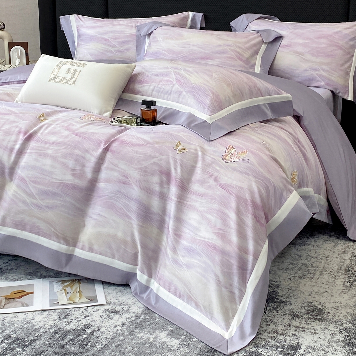 91家纺网 家纺一手货源 找家纺 家居1号家纺 2026新款50双股长绒棉纯棉数码数码印花四件套-芬芳/浪蝶（券后价格不得低于：标准328元，加348元！会员优惠10元） 浪蝶-紫