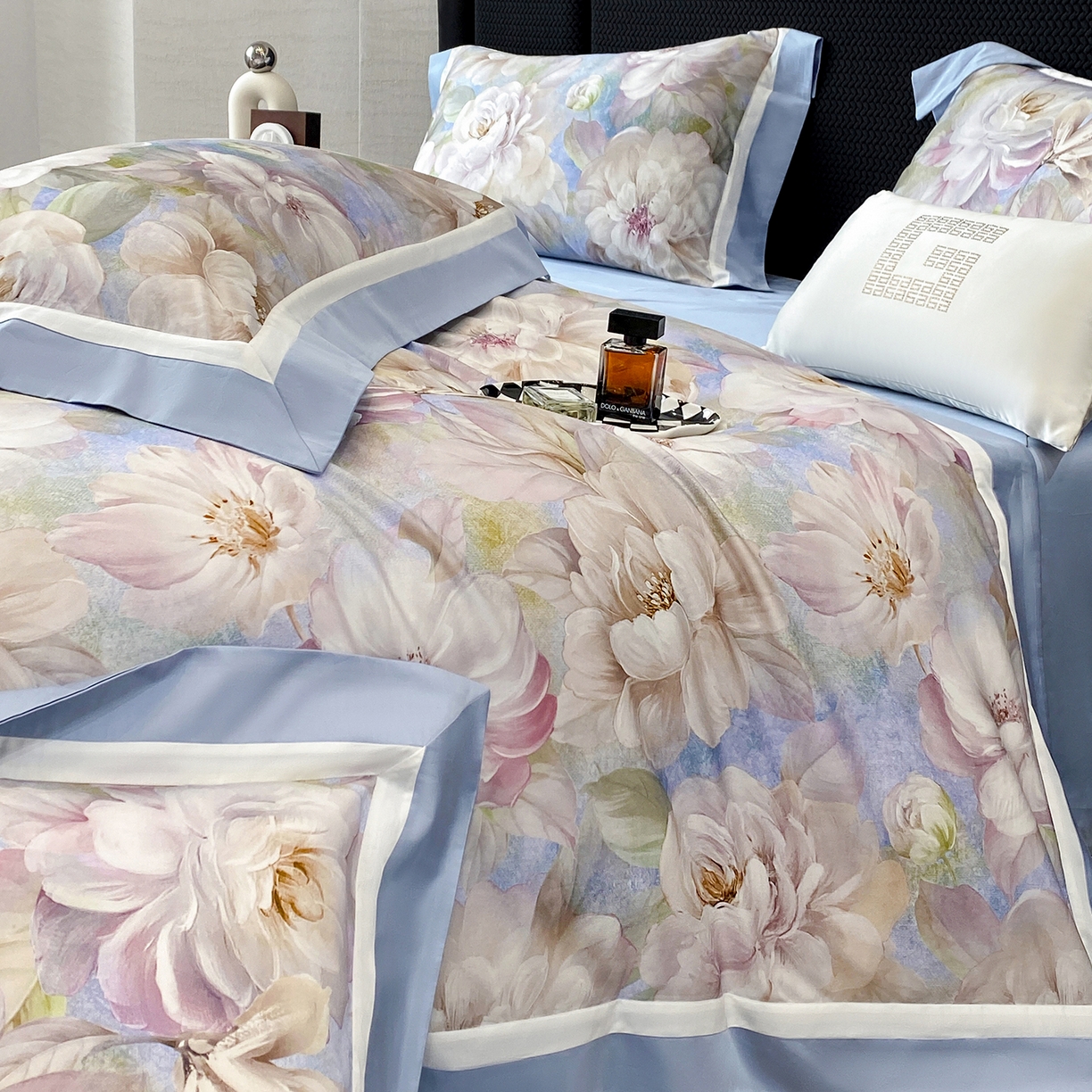 91家纺网 家纺一手货源 找家纺 家居1号家纺 2026新款50双股长绒棉纯棉数码数码印花四件套-芬芳/浪蝶（券后价格不得低于：标准328元，加348元！会员优惠10元） 芬芳-蓝