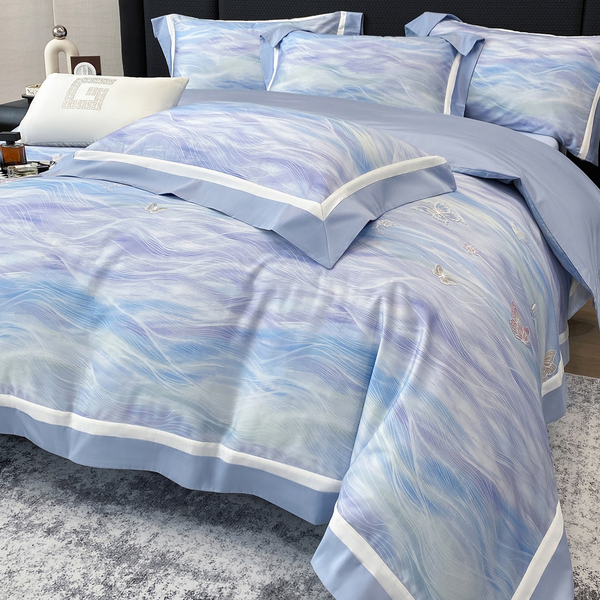 91家纺网 家纺一手货源 找家纺 家居1号家纺 2026新款50双股长绒棉纯棉数码数码印花四件套-芬芳/浪蝶（券后价格不得低于：标准328元，加348元！会员优惠10元） 浪蝶-蓝