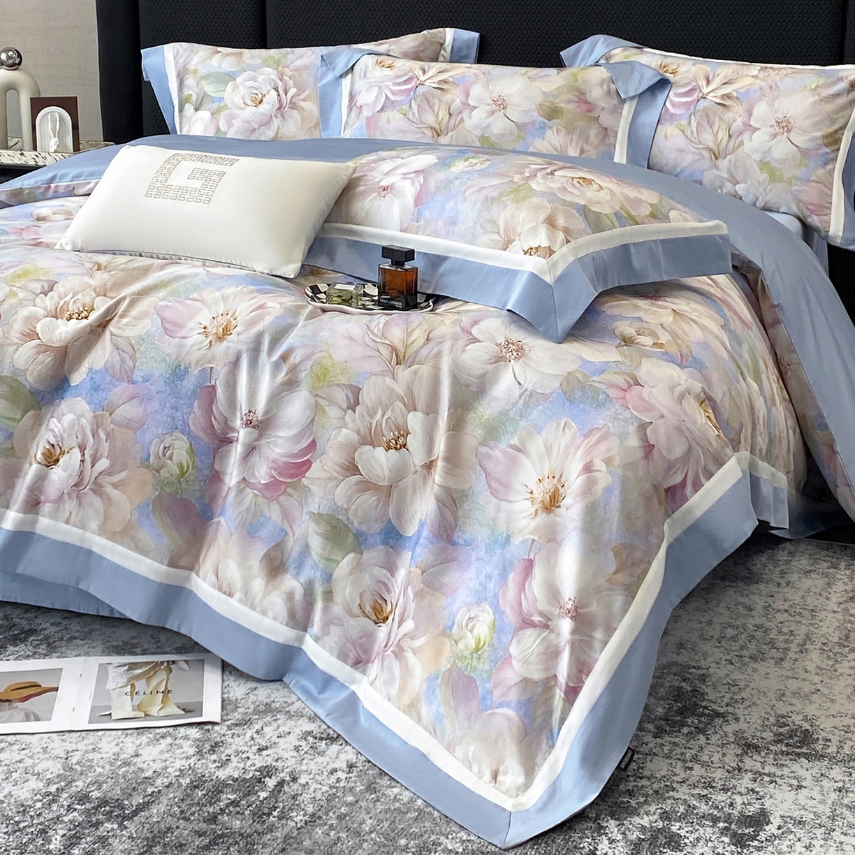 91家纺网 家纺一手货源 找家纺 家居1号家纺 2026新款50双股长绒棉纯棉数码数码印花四件套-芬芳/浪蝶（券后价格不得低于：标准328元，加348元！会员优惠10元） 芬芳-蓝