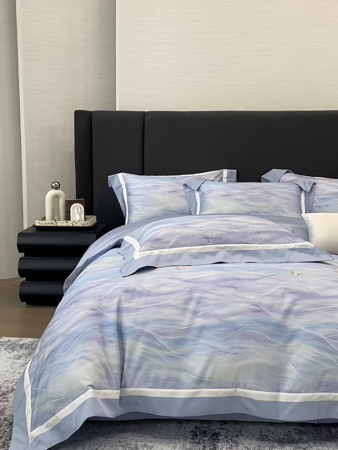 91家纺网 家纺一手货源 找家纺 家居1号家纺 2026新款50双股长绒棉纯棉数码数码印花四件套-芬芳/浪蝶（券后价格不得低于：标准328元，加348元！会员优惠10元） 浪蝶-蓝