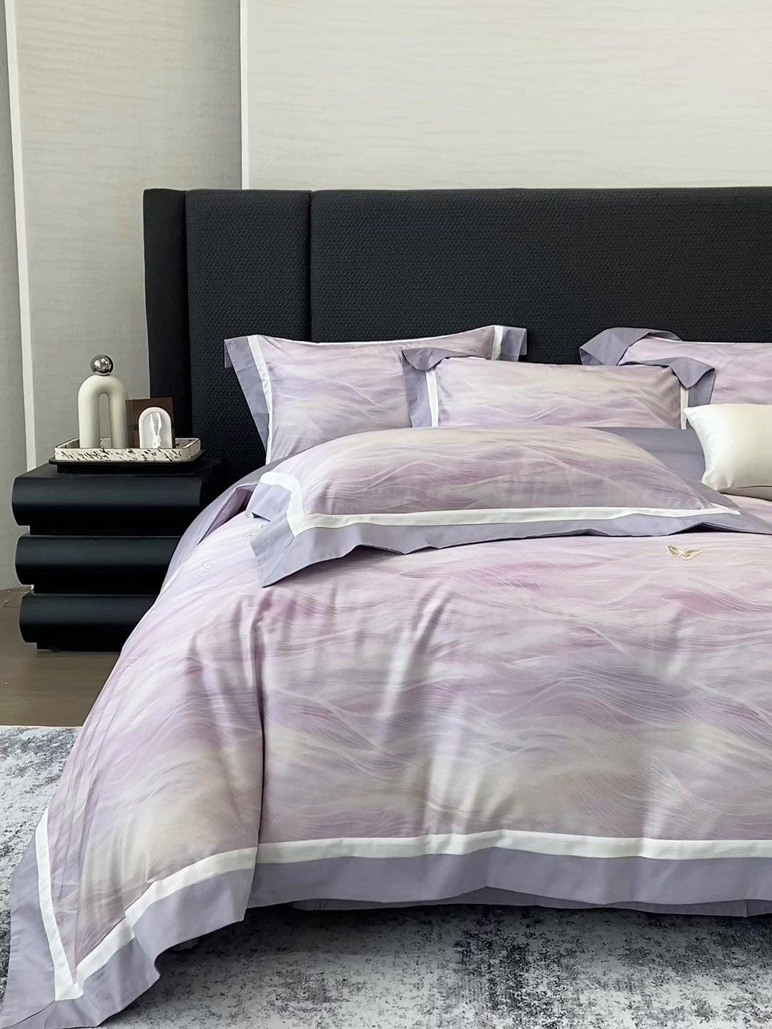 91家纺网 家纺一手货源 找家纺 家居1号家纺 2026新款50双股长绒棉纯棉数码数码印花四件套-芬芳/浪蝶（券后价格不得低于：标准328元，加348元！会员优惠10元） 浪蝶-紫