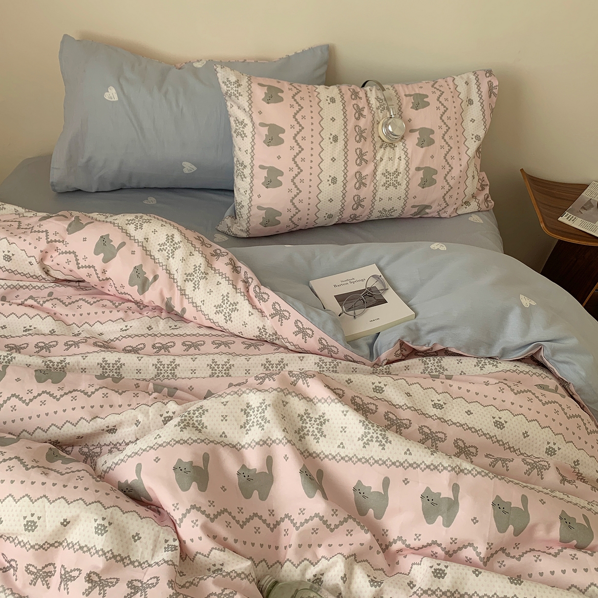 91家纺网 家纺一手货源 找家纺 桃喜 2026春夏新款全棉纯棉ins简约系列四件套（会员-3） 费尔岛小猫