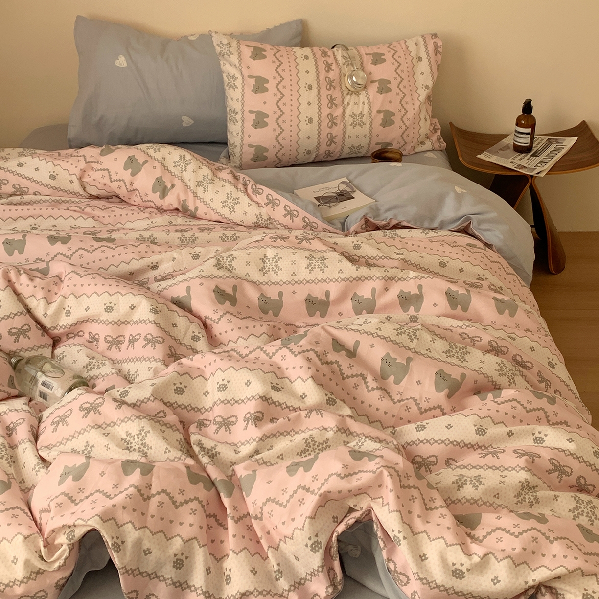 91家纺网 家纺一手货源 找家纺 桃喜 2026春夏新款全棉纯棉ins简约系列四件套（会员-3） 费尔岛小猫