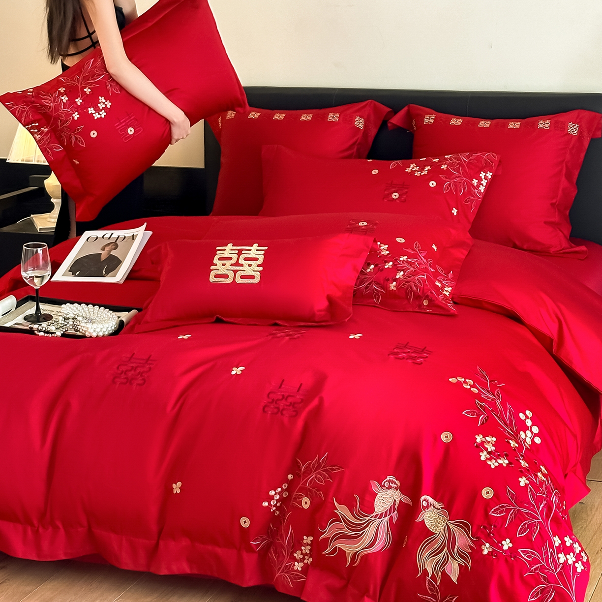 91家纺网 家纺一手货源 找家纺 置顶家纺 2026新款小清新亲肤婚庆绣花四件套 吉庆有鱼-金大红