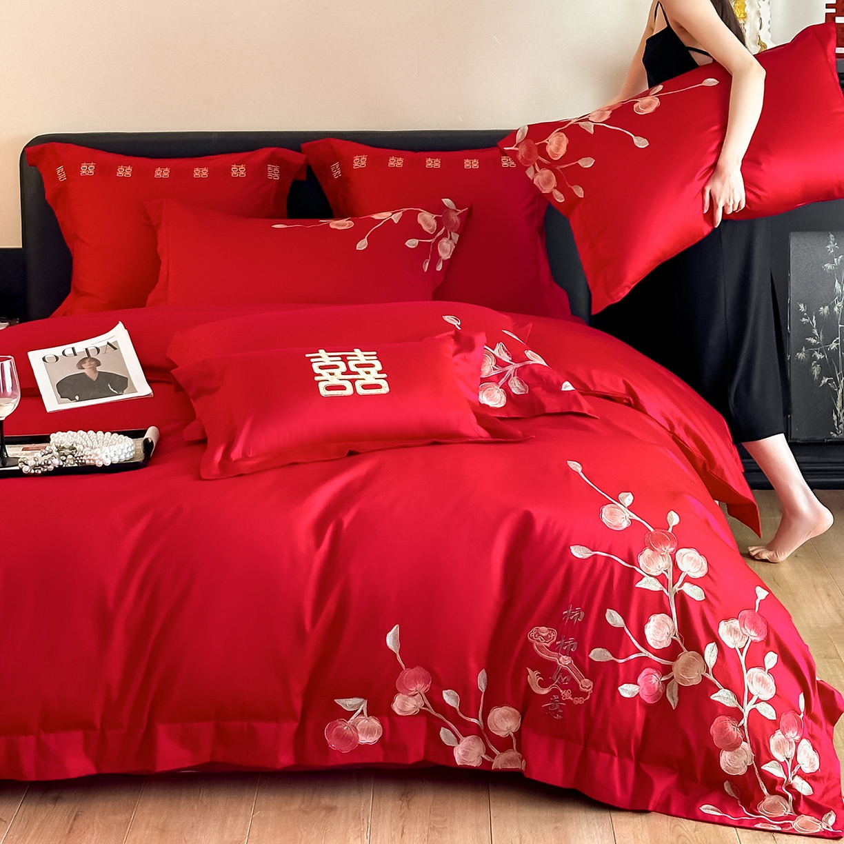 91家纺网 家纺一手货源 找家纺 置顶家纺 2026新款小清新亲肤婚庆绣花四件套 柿柿如意-大红