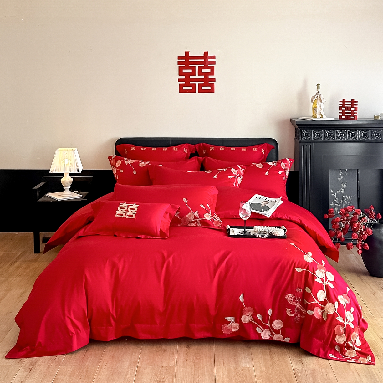 91家纺网 家纺一手货源 找家纺 置顶家纺 2026新款小清新亲肤婚庆绣花四件套 柿柿如意-大红