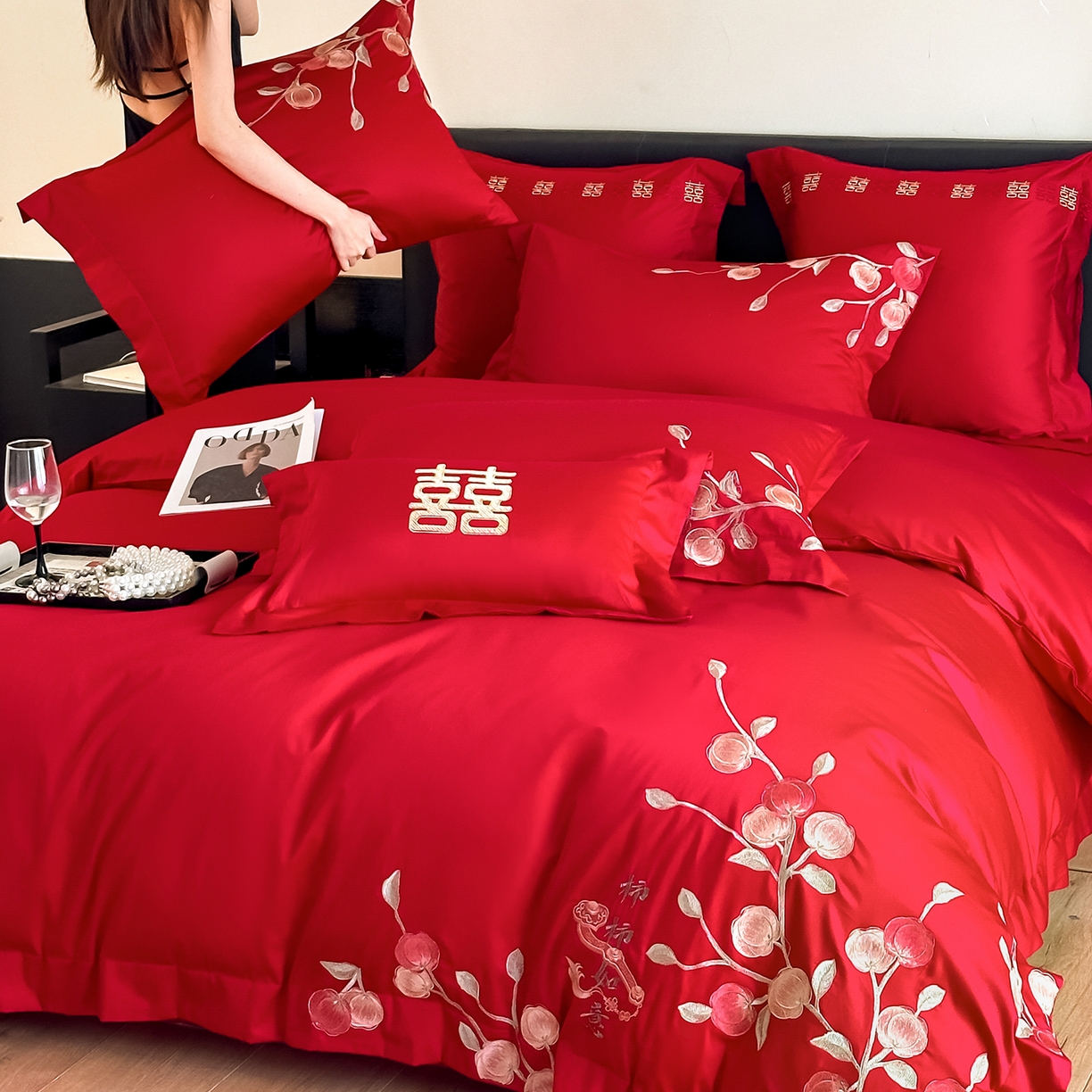 91家纺网 家纺一手货源 找家纺 置顶家纺 2026新款小清新亲肤婚庆绣花四件套 柿柿如意-大红