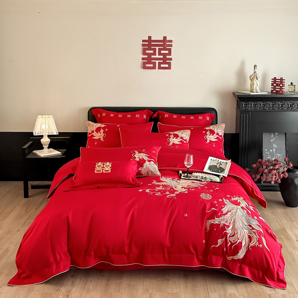 91家纺网 家纺一手货源 找家纺 置顶家纺 2026新款小清新亲肤婚庆绣花四件套 富富有鱼-金大红