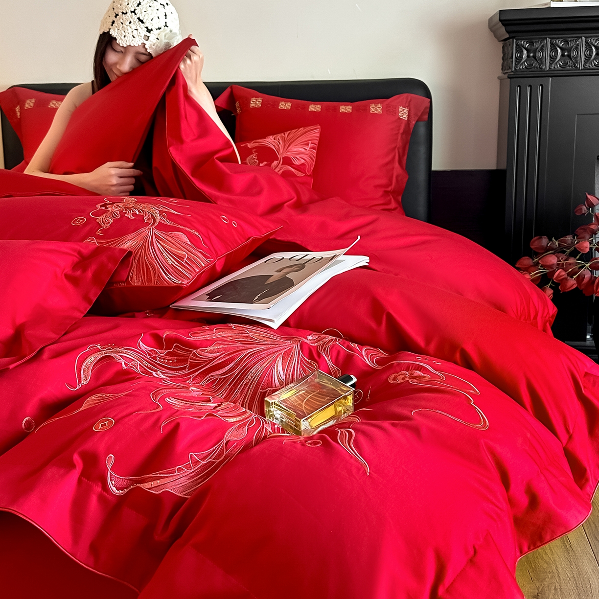 91家纺网 家纺一手货源 找家纺 置顶家纺 2026新款小清新亲肤婚庆绣花四件套 富富有鱼-纯红