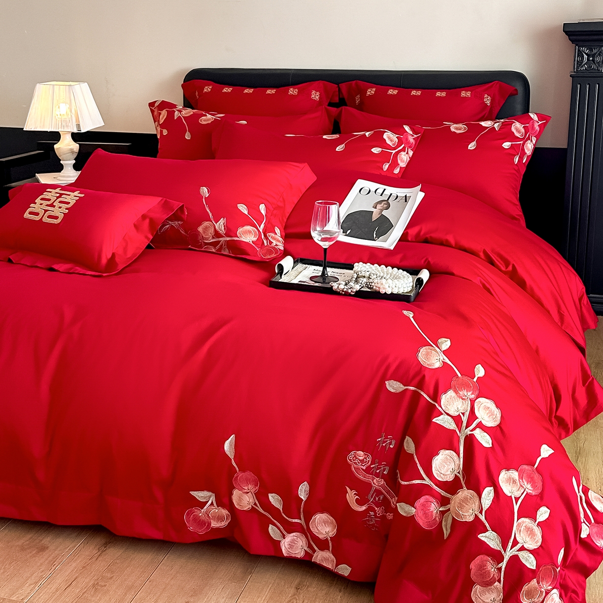 91家纺网 家纺一手货源 找家纺 置顶家纺 2026新款小清新亲肤婚庆绣花四件套 柿柿如意-大红