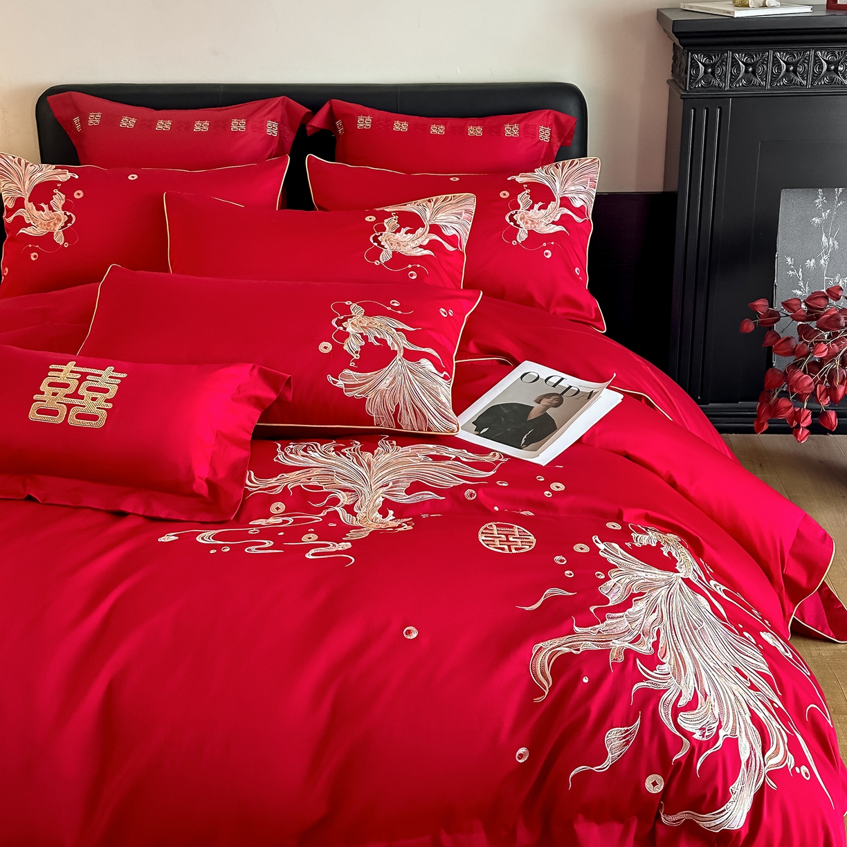 91家纺网 家纺一手货源 找家纺 置顶家纺 2026新款小清新亲肤婚庆绣花四件套 富富有鱼-金大红