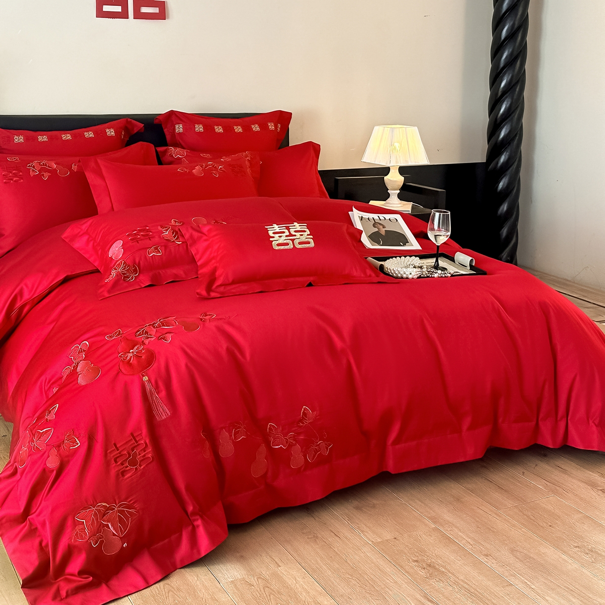 91家纺网 家纺一手货源 找家纺 置顶家纺 2026新款小清新亲肤婚庆绣花四件套 福禄相伴-大红