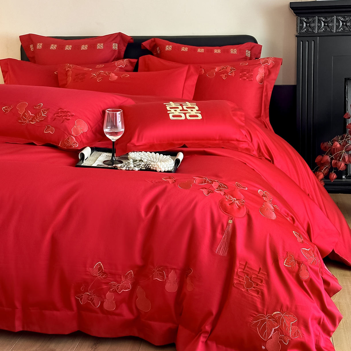 91家纺网 家纺一手货源 找家纺 置顶家纺 2026新款小清新亲肤婚庆绣花四件套 福禄相伴-大红