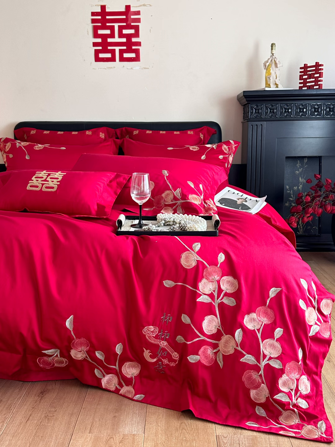 91家纺网 家纺一手货源 找家纺 置顶家纺 2026新款小清新亲肤婚庆绣花四件套 柿柿如意-大红