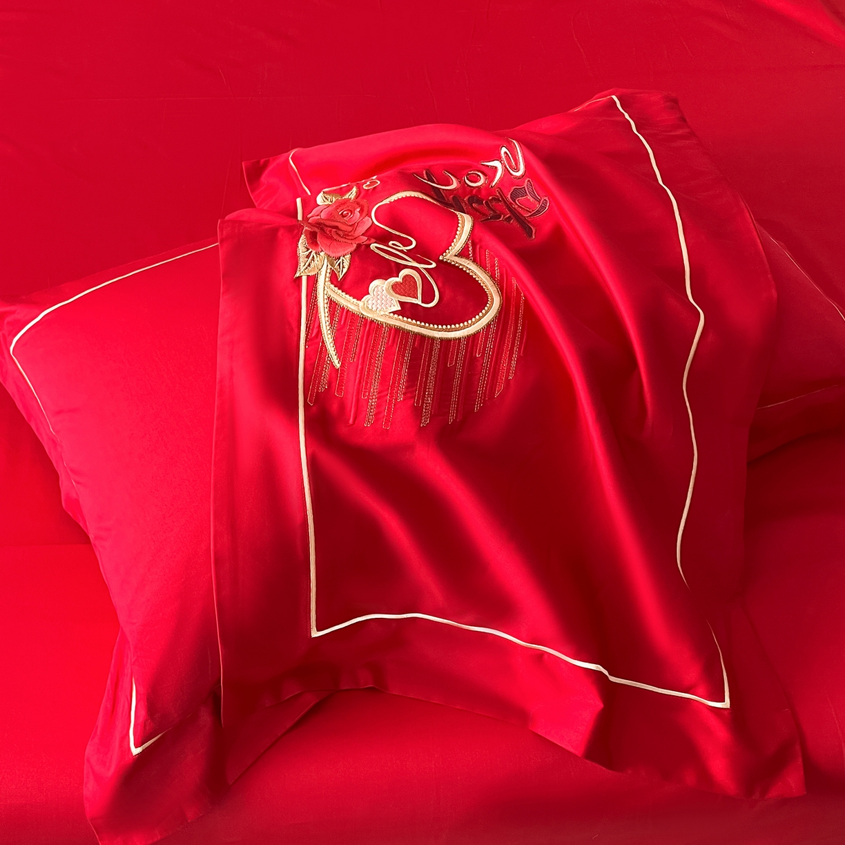 91家纺网 家纺一手货源 找家纺 置顶家纺 2026新款新中式亲肤婚庆绣花四件套 LOVE囍-大红