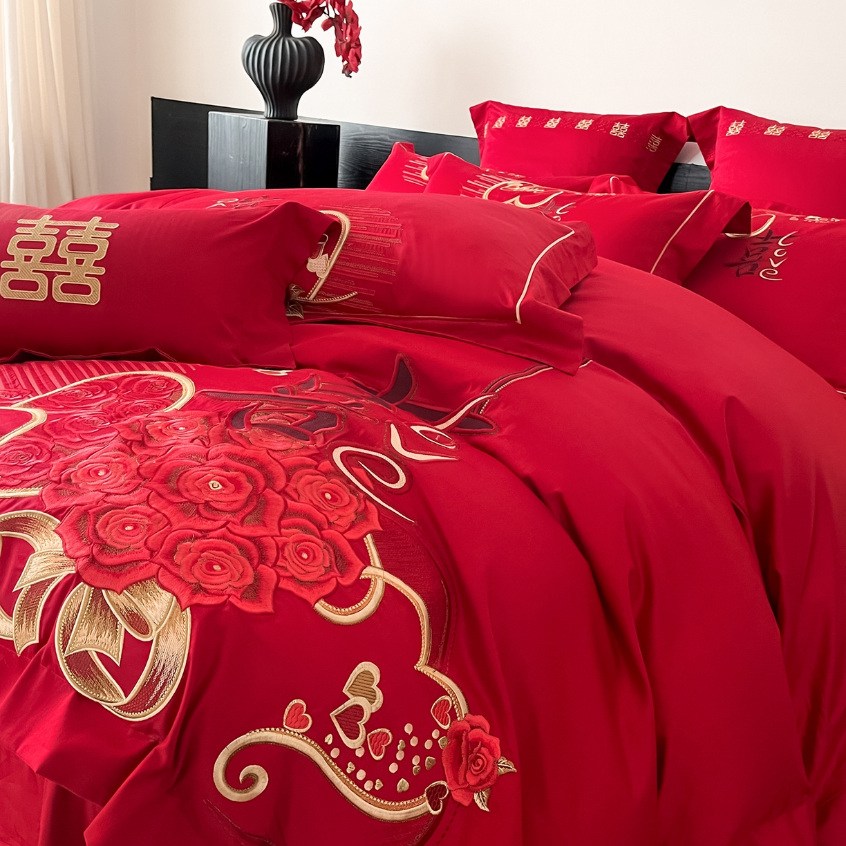 91家纺网 家纺一手货源 找家纺 置顶家纺 2026新款新中式亲肤婚庆绣花四件套 LOVE囍-大红